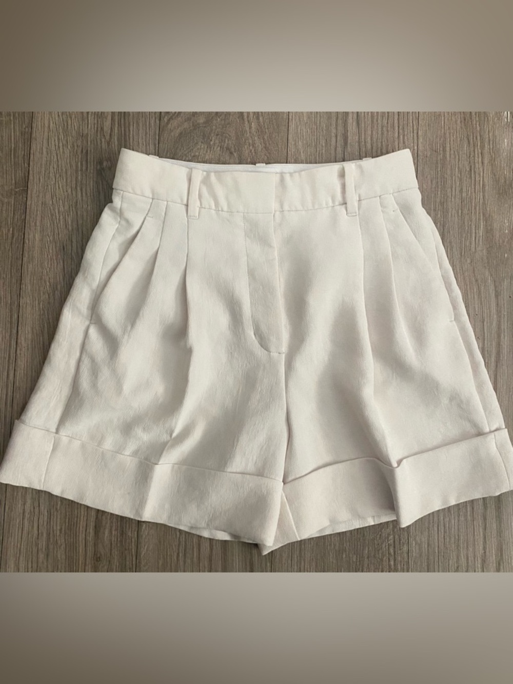 Wilfred Cream High-Waist Pleated Cuffed Shorts